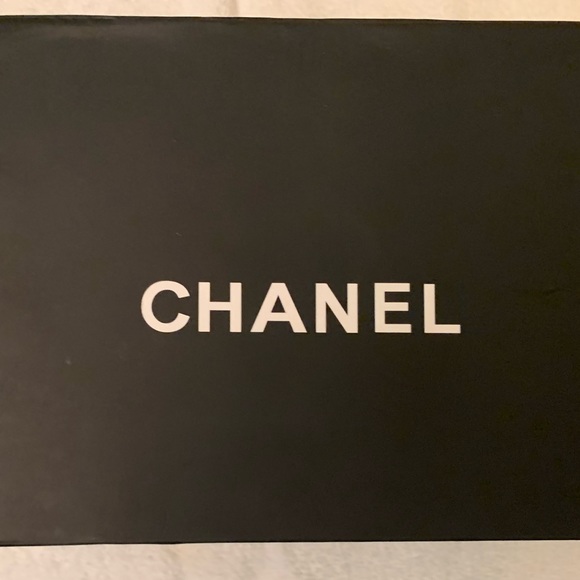 Authentic classic Chanel black double flap handbag with silver hardware. - Picture 7 of 16